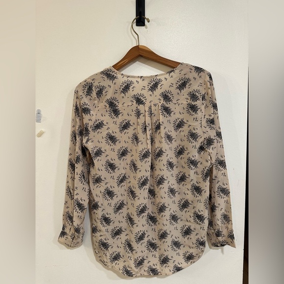JOIE Deon B Floral Print Silk V-Neck Blouse Almond Women’s Size Small Boho - Picture 7 of 7